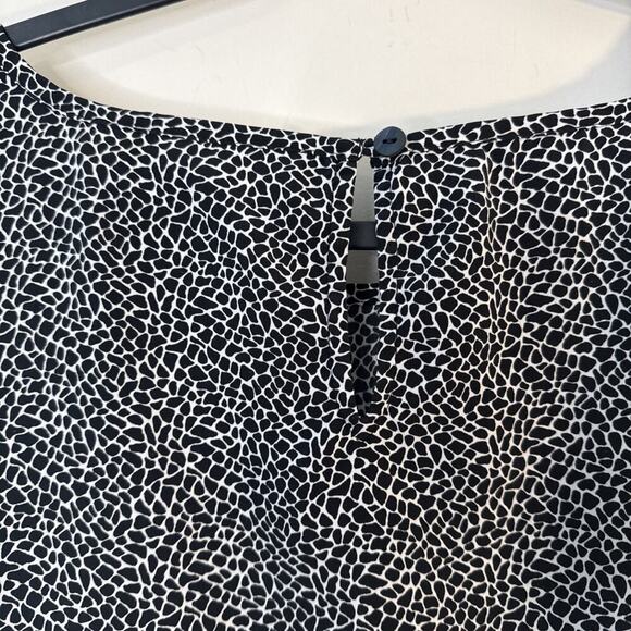 Chico’s Black and White Animal Print Short Cap Sleeve Shirt Size 3 or XLarge - Picture 3 of 10
